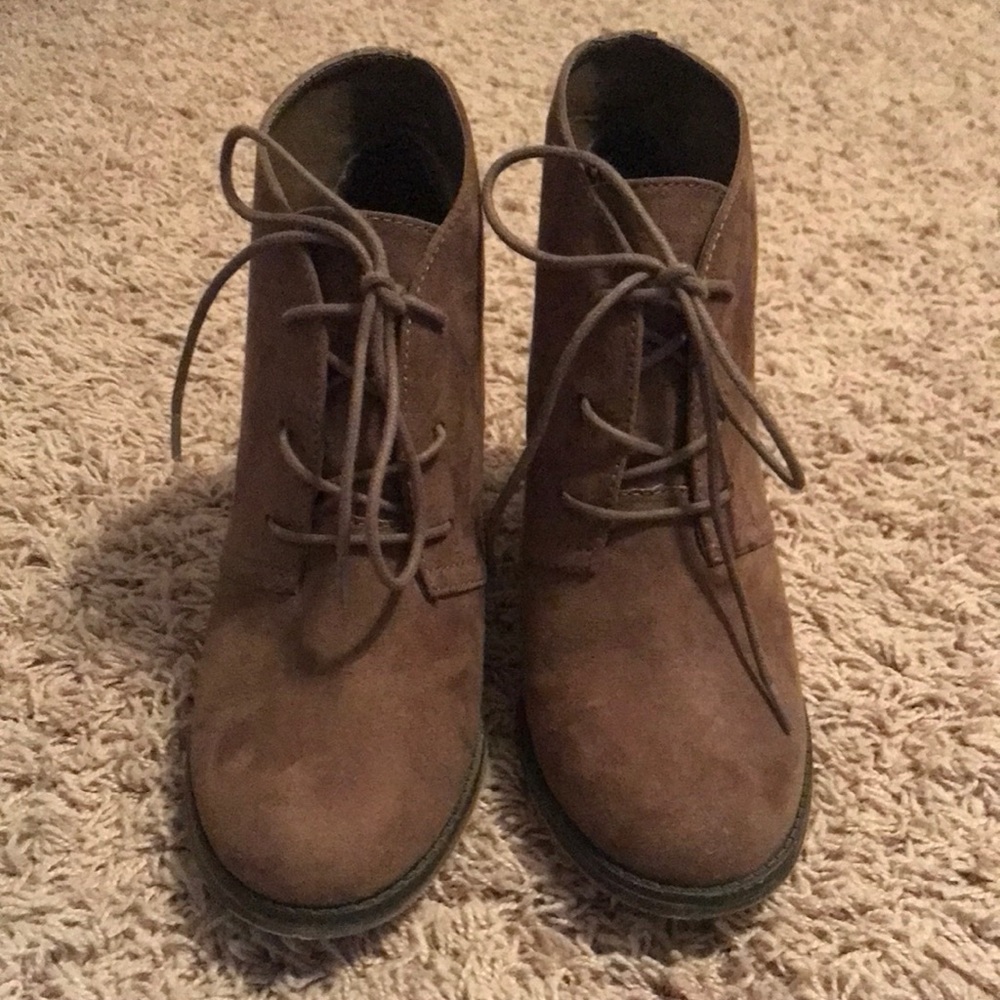 Mia Shawna Taupe Nova Suede booties